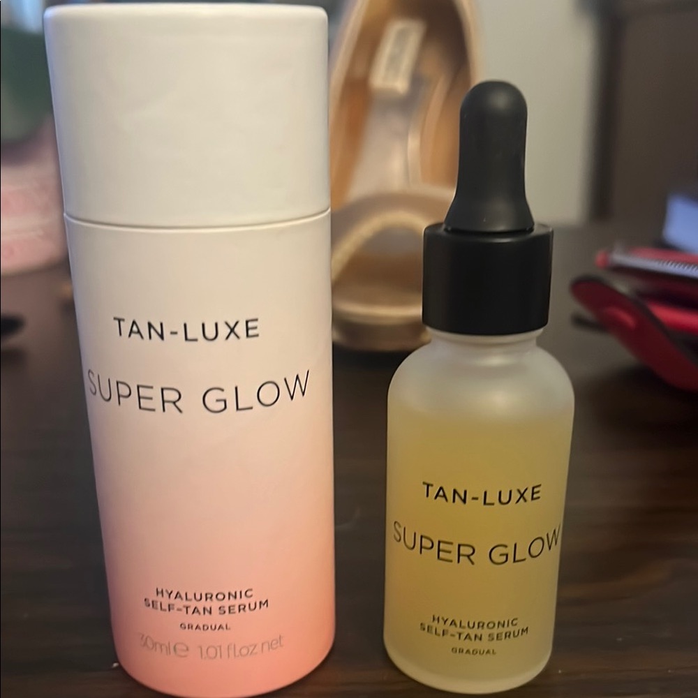 Super Glow Hyaluronic Self-Tan Serum - Gradual Tan